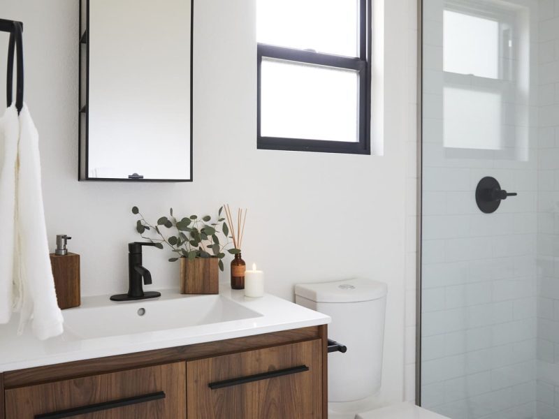 Node Living Los Angeles - Furnished Apartment 910 3Q Everett - Bathroom-1