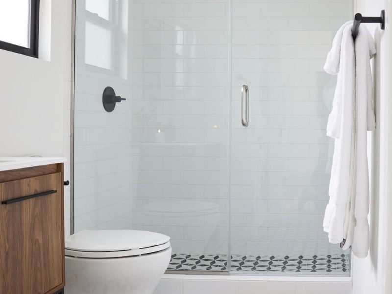 Node Living Los Angeles - Furnished Apartment 910 3Q Everett - Bathroom