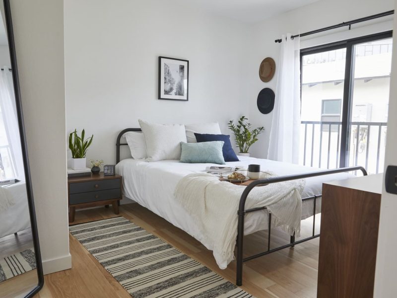 Node Living Los Angeles - Furnished Apartment 910 3Q Everett - Bedroom