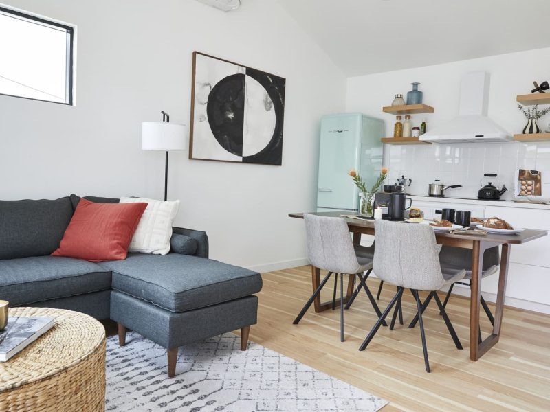 Node Living Los Angeles - Furnished Apartment 910 3Q Everett - Living Room-2