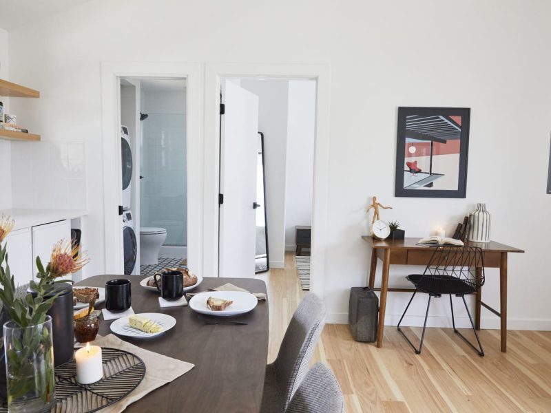 Node Living Los Angeles - Furnished Apartment 910 3Q Everett - Living Room-3