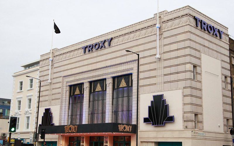 1024px-Troxy_80_2013_(1_of_19)