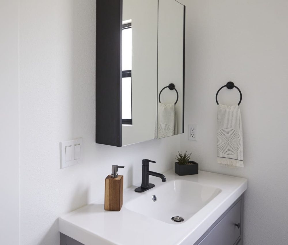 Node Living Los Angeles - Furnished Apartment 908 1H - Bathroom-2