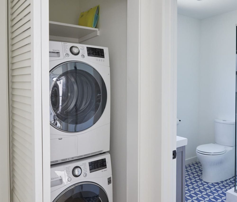 Node Living Los Angeles - Furnished Apartment 908 1H - Bathroom