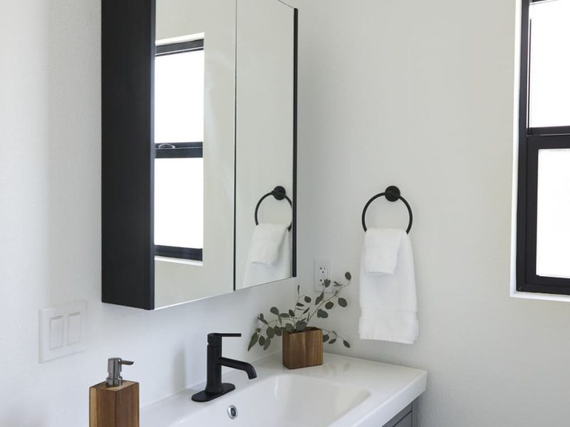 Node Living Los Angeles - Furnished Apartment 908 Everett 2BED - Bathroom-1
