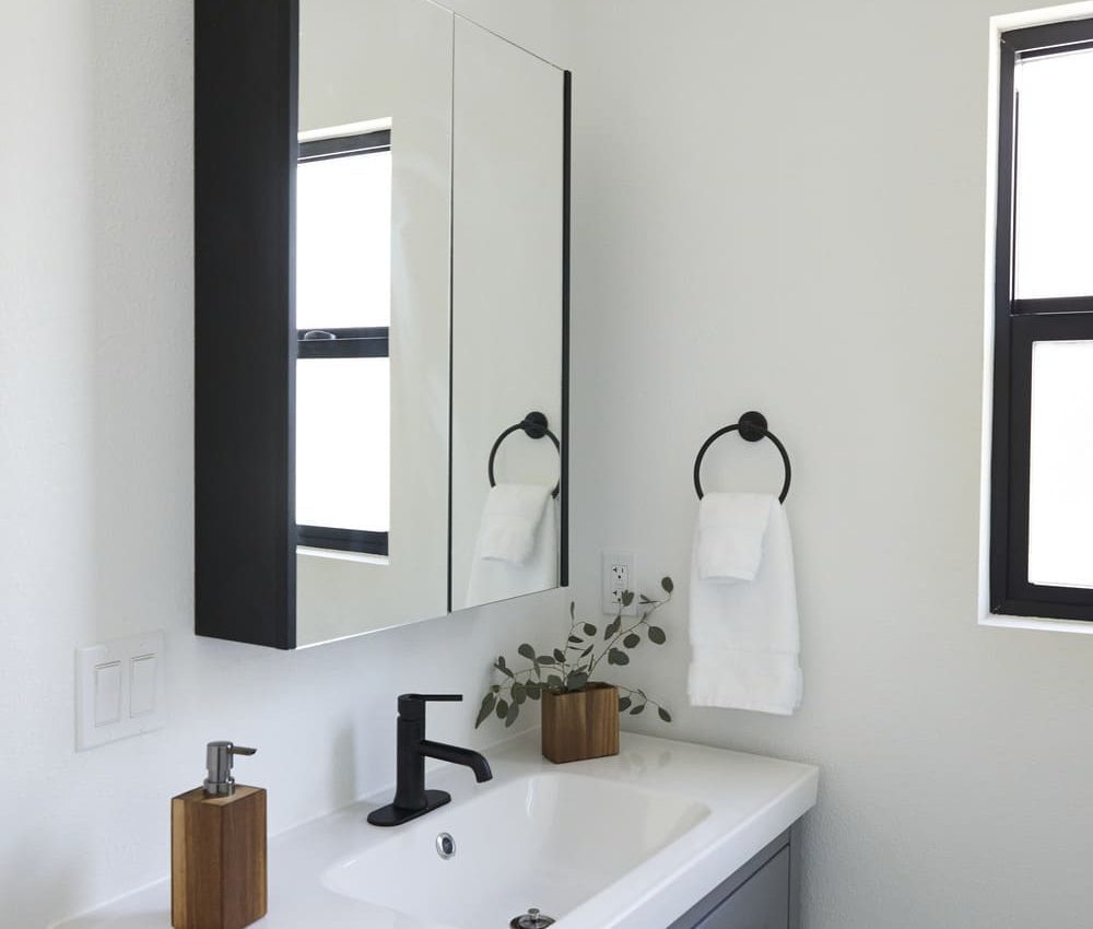 Node Living Los Angeles - Furnished Apartment 908 Everett 2BED - Bathroom-1