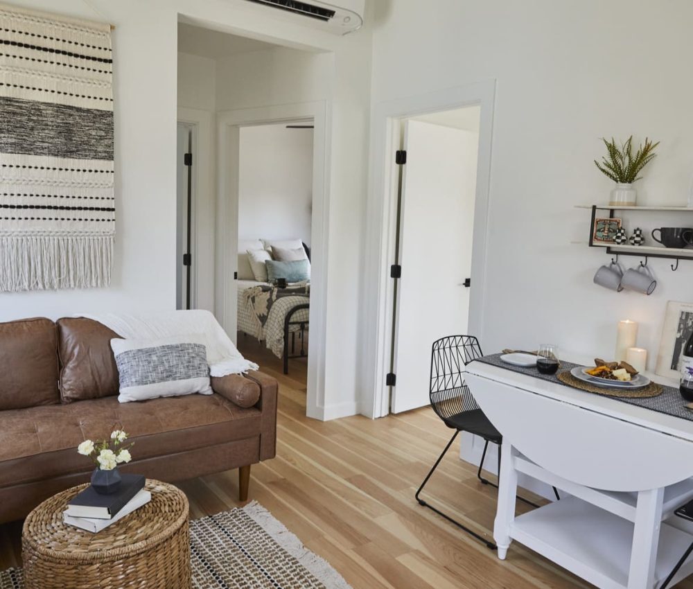 Node Living Los Angeles - Furnished Apartment 908 Everett 2BED - Living Room-4