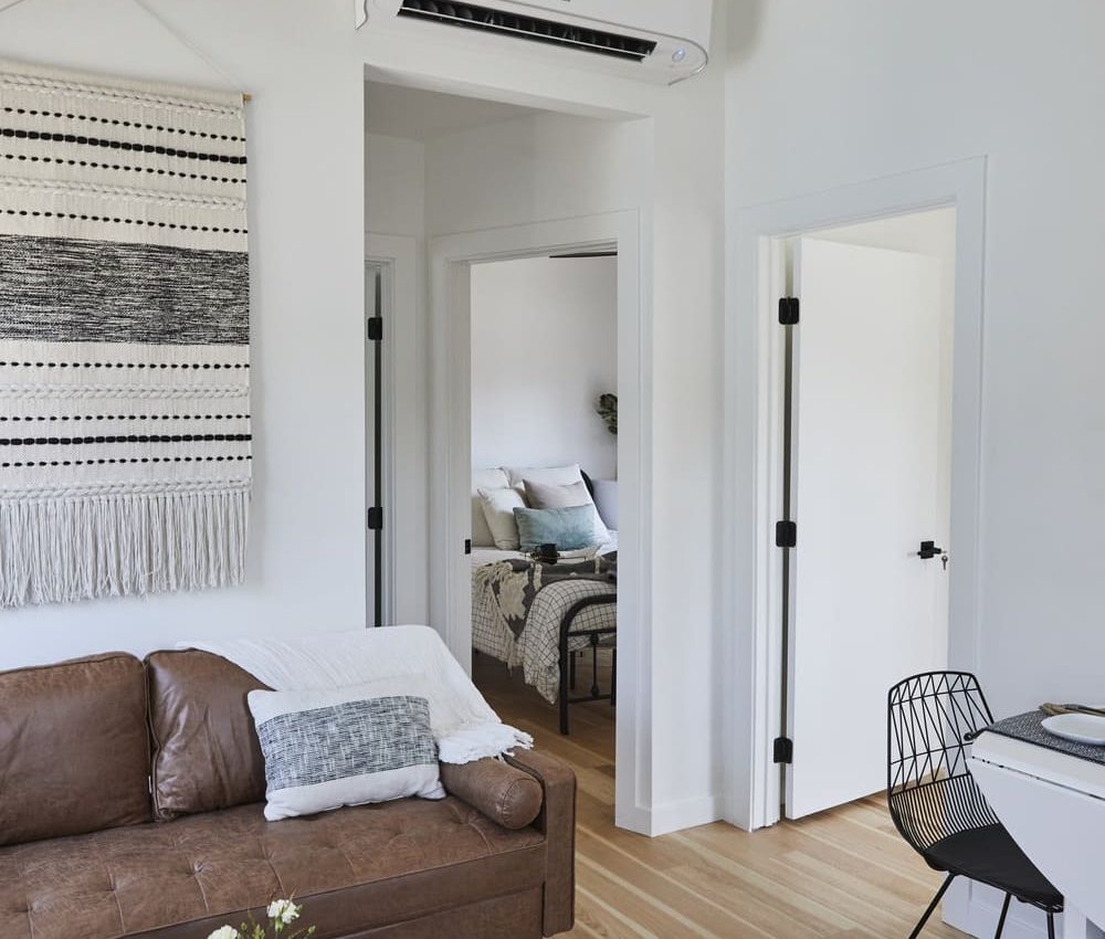 Node Living Los Angeles - Furnished Apartment 908 Everett 2BED - Living Room