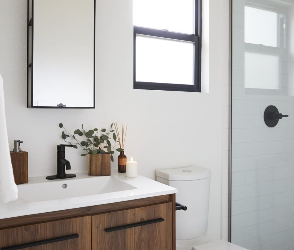 Node Living Los Angeles - Furnished Apartment 910 3Q Everett - Bathroom-1