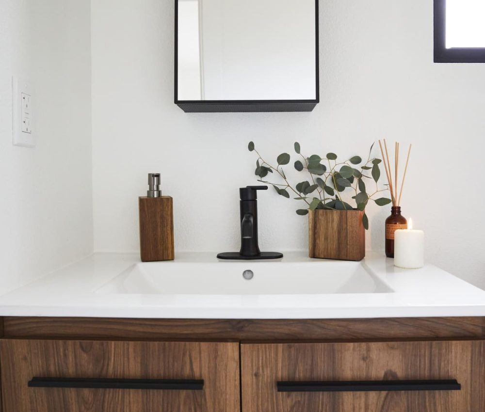 Node Living Los Angeles - Furnished Apartment 910 3Q Everett - Bathroom-2