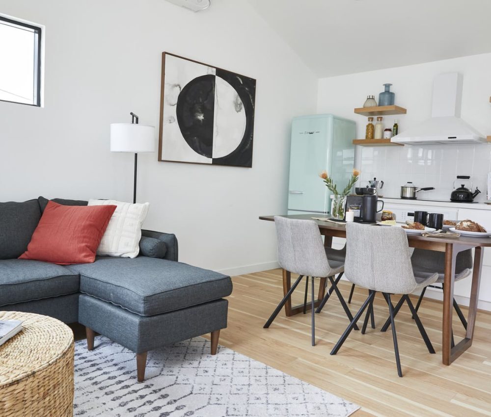 Node Living Los Angeles - Furnished Apartment 910 3Q Everett - Living Room-2