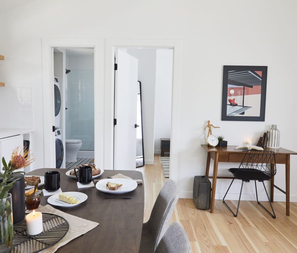 Node Living Los Angeles - Furnished Apartment 910 3Q Everett - Living Room-3