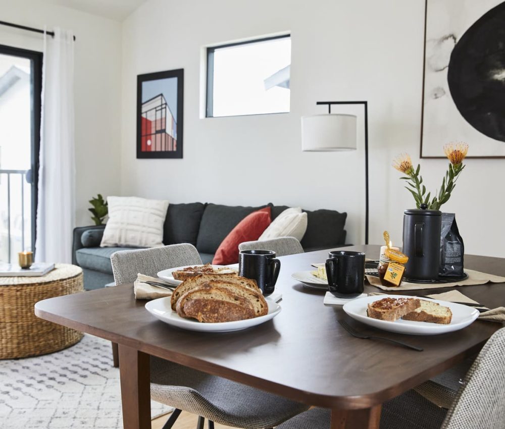 Node Living Los Angeles - Furnished Apartment 910 3Q Everett - Living Room-6