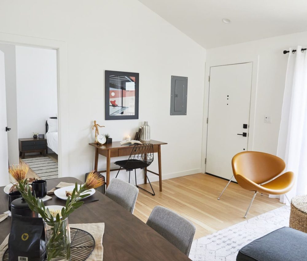Node Living Los Angeles - Furnished Apartment 910 3Q Everett - Living Room