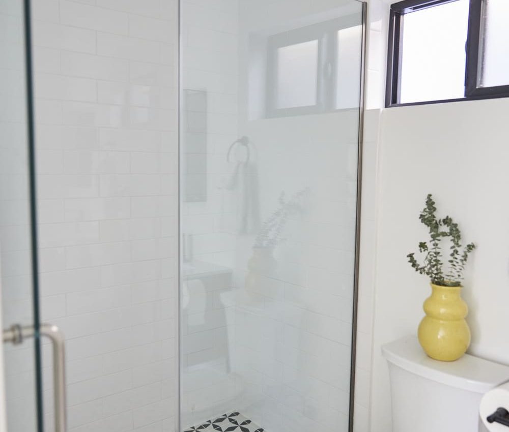 Node Living Los Angeles - Furnished Apartment 914 Everett 3BED - Bathroom-2