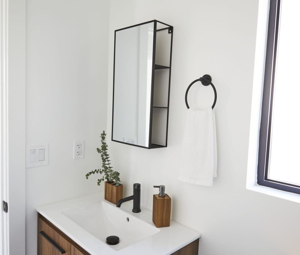 Node Living Los Angeles - Furnished Apartment 914 Everett 3BED - Bathroom