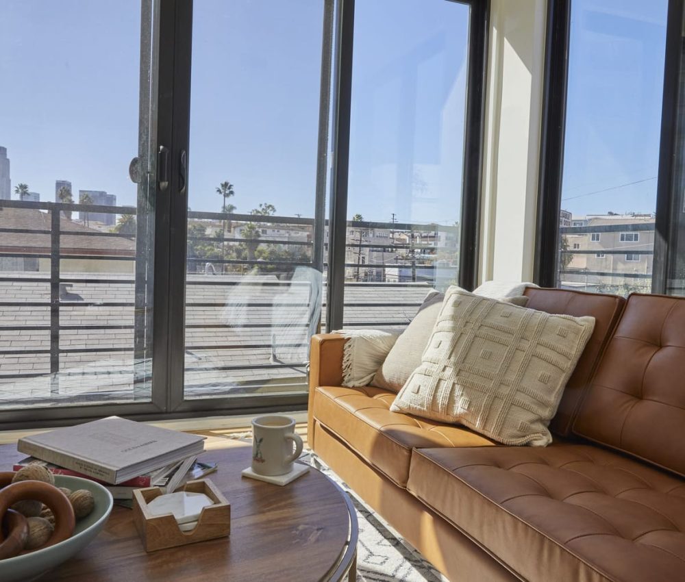 Node Living Los Angeles - Furnished Apartment 914 Everett 3BED - Living Room-5